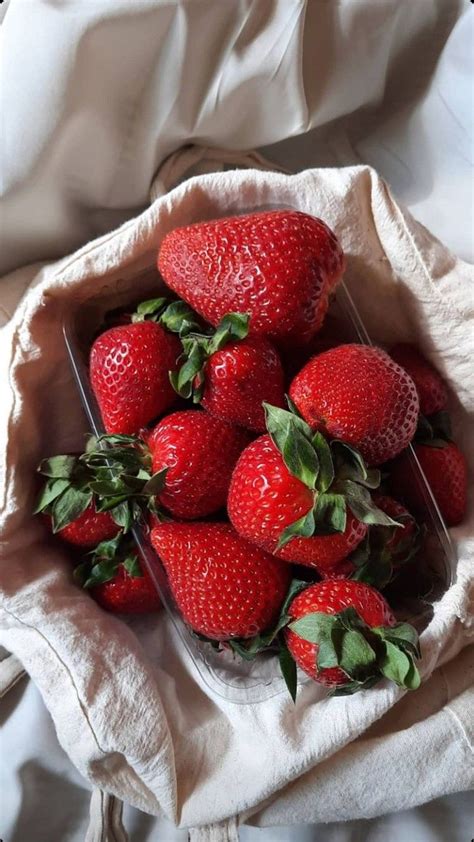 Strawberries, fruit, red, aesthetic, market | Strawberry, Strawberry pictures, Fruit