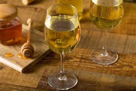 Mead vs Wine—What's the Difference? | Table Matters