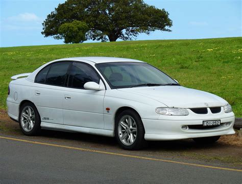 Holden Commodore (VT) - Wikipedia