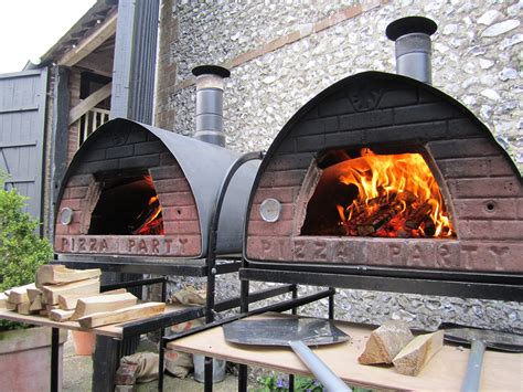 Our Mobile Wood-Fired Pizza Ovens | Nomadi