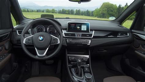 BMW 225xe hybrid (2015-2021) interior, dashboard & comfort | DrivingElectric