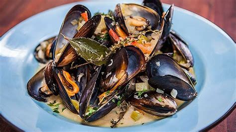 Mussels Mariniere — Everyday Gourmet