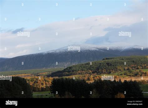 Snow on mountain Scotland Stock Photo - Alamy