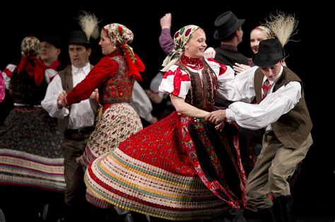 néptáncosok - hungarian folk dance | Hongarije