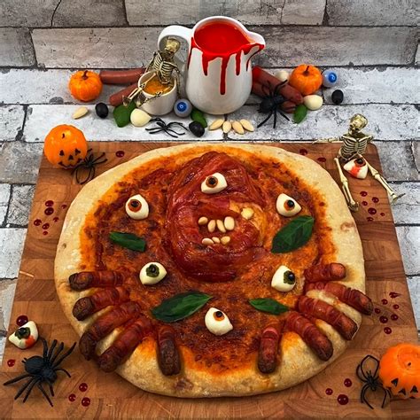 Recipe Halloween Pizza by Chefclub original | chefclub.tv