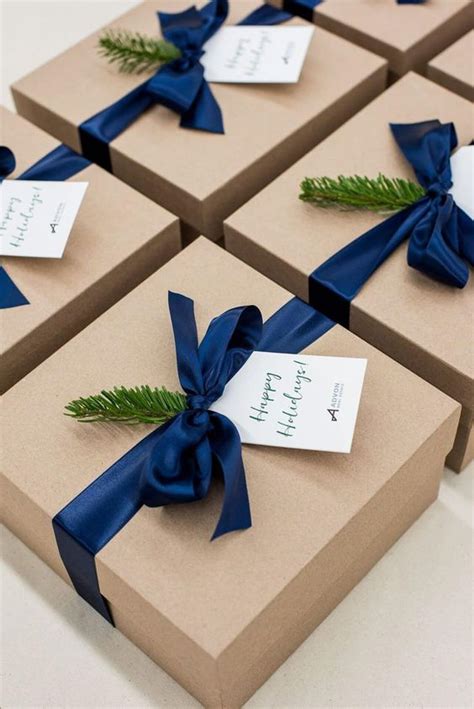 10 Craft Wrapping Paper Ideas For the Holidays | M Loves M