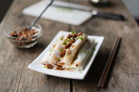 Cheung Fun Recipe (Steamed Rice Noodle Rolls) - Hungry Huy