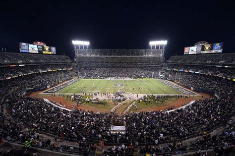 Raiders hope to build $800 million stadium | Oakland raiders football, Nfl stadiums, Oakland raiders