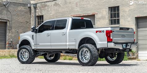 It’s clean style with this Ford F-250 on Fuel Wheels!