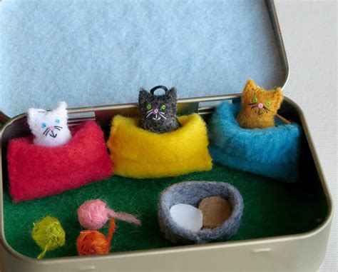 Cat Altoid Tin Miniature Felt Play Set, Tiny Cat Stuffed Animals Gift for Her - Etsy | Войлочные ...