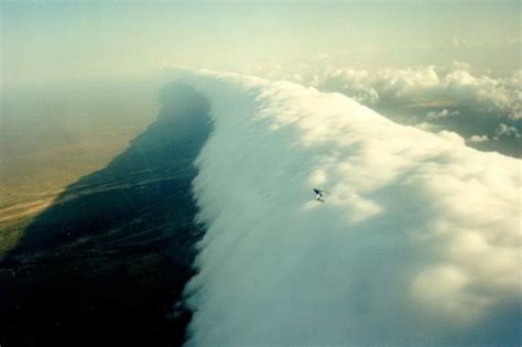 Mysterious Morning Glory Cloud Formation | Amusing Planet