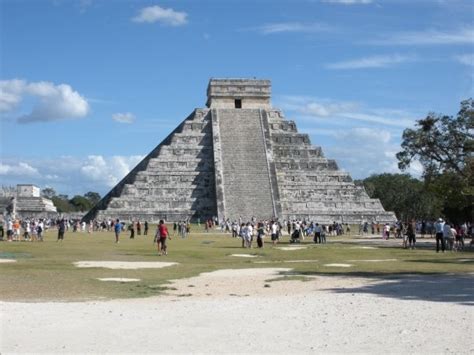 Chichen Itza Pyramid: the Kukulkan Pyramid Photo Tour