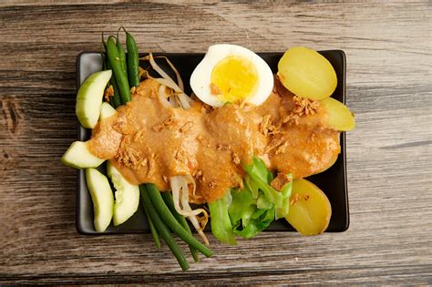 Gado Gado: Indonesian Vegetable Dish with Peanut Sauce – Toine’s Kitchen