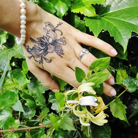 Amazing Honeysuckle Tattoo Ideas and Their Meaning