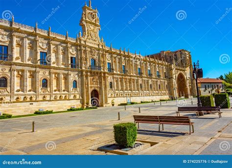 Parador De Leon Building in Spanish Town Leon Stock Photo - Image of ...