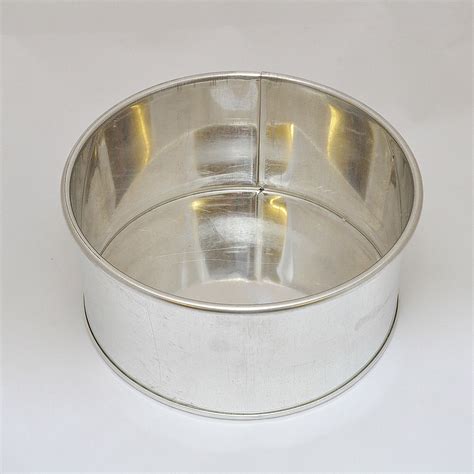 Invicta - 8 inch Round Standard Depth Cake Tins | Sugar & Ice