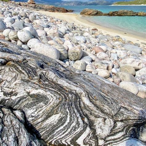 Gneiss Rock Type, Color, Texture, and Uses (Expert Guide)