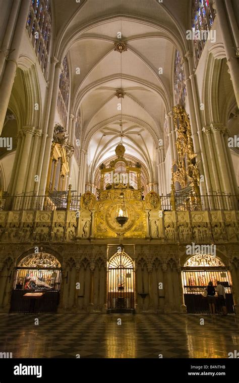 Toledo cathedral interior hi-res stock photography and images - Alamy