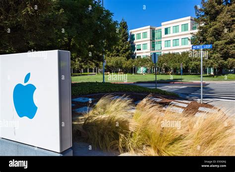 The old Apple Inc Head Office Campus, Infinite Loop, Cupertino ...