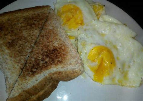 Sunnyside Eggs Recipe by Thulani Makhoba - Cookpad