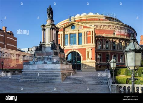 Entrance royal albert hall royal hi-res stock photography and images - Alamy