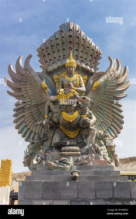 Legenda Garuda Wisnu Kencana Statuesque - IMAGESEE