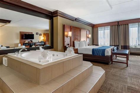 Romantic Hotel Rooms With Jacuzzi