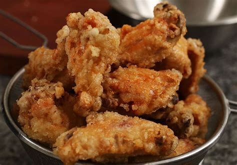 deep fried chicken wings with flour