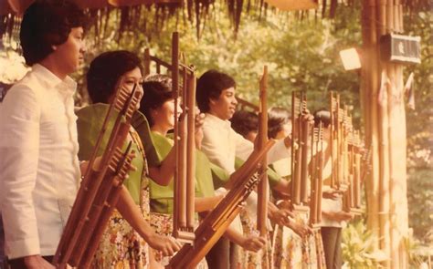 Indonesia's Tourism: Angklung: Indonesia's Traditional Bamboo Musical ...