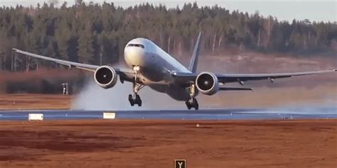 Mesmerizing Slow Motion Video of Planes Taking Off and Landing at the Stockholm Arlanda Airport