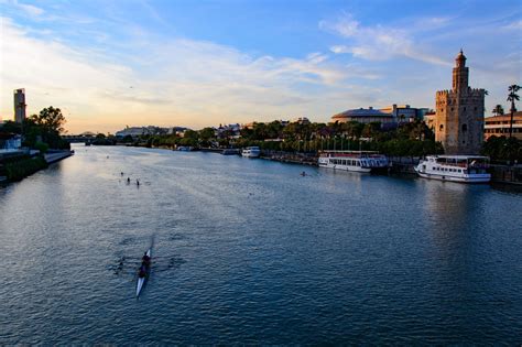 The guadalquivir river - Sevilla Moving