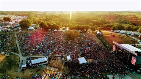 Hinterland Music Festival 2021: Leon Bridges, Khruangbin, Tyler Childers & More