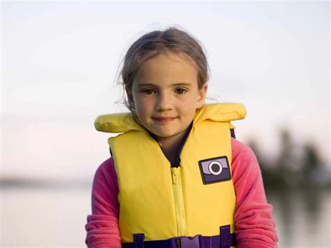 Best Kayak For Kids – Top 8 Kid Kayaks Your Little One Will Love