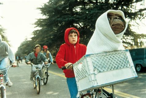 'E.T.' at 40: Henry Thomas explains the movie magic behind the beloved film's famous flying bike ...