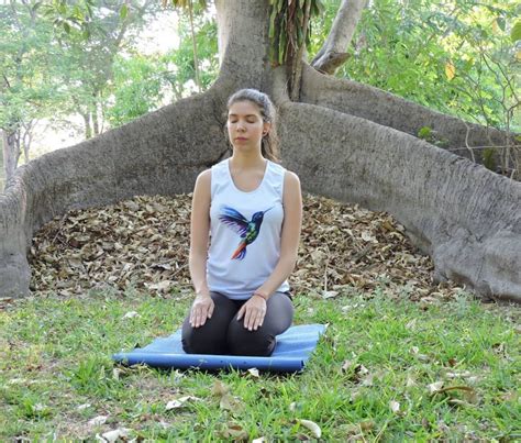 Vajrasana Precautions, Steps: Everything About Vajrasana - 101YogaStudio