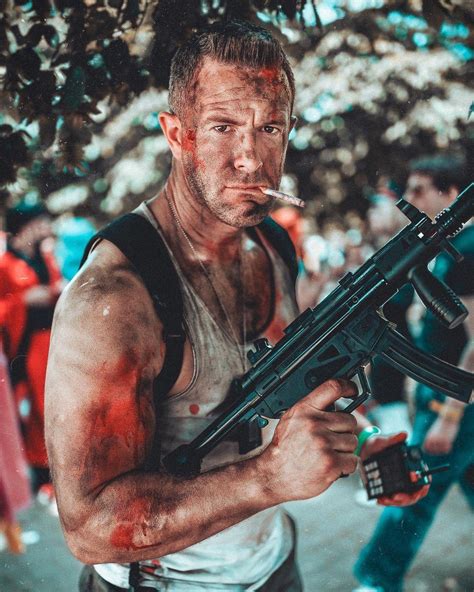 John McClane Costume Ideas: DIY Die Hard Cosplay