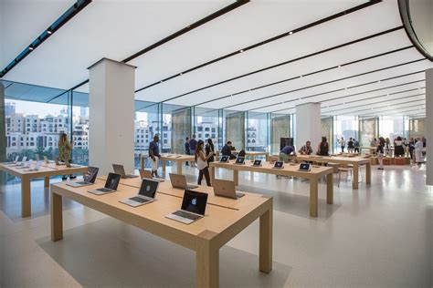 Dubai Apple Store