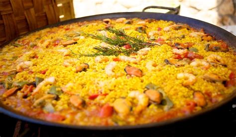 History of paella - find out where this traditional Spanish dish came from