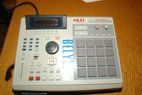 Akai MPC 2000XL with Internal Zip Drive – MPCHunter