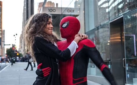 2560x1600 Resolution Spider Man And Zendaya In Spider Man Far From Home ...