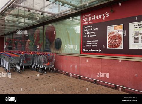 Finchley road shopping hi-res stock photography and images - Alamy