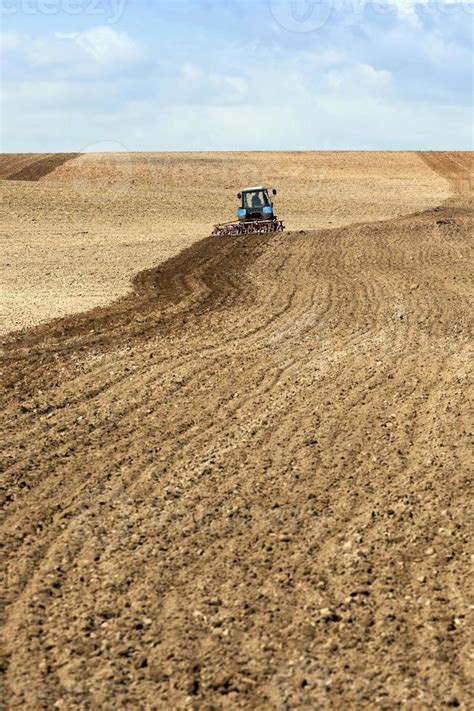 tractor plowing field 9491428 Stock Photo at Vecteezy