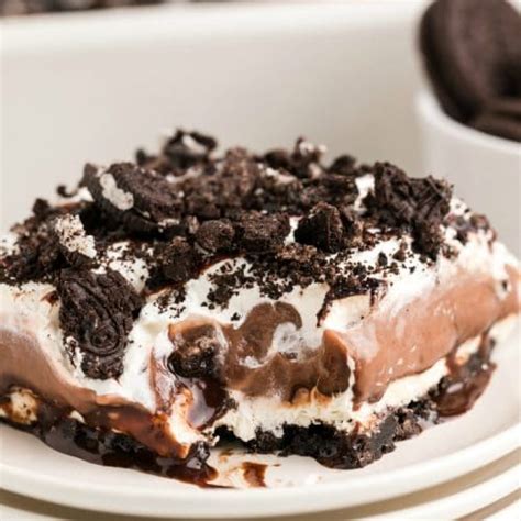 LAYERED OREO PUDDING DESSERT - Butter with a Side of Bread