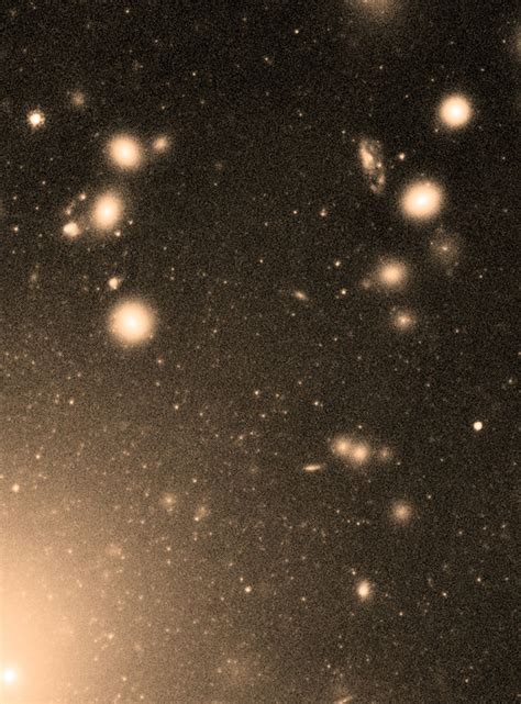 Orbiter.ch Space News: New Hubble image of galaxy cluster Abell 1689