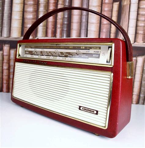 GRUNDIG CONCERT BOY 202 BATTERY MAINS VINTAGE PORTABLE RADIO 4 BAND LW ...