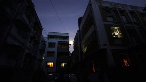 Pictures: India Power Outage Darkens Cities, Stops Trains