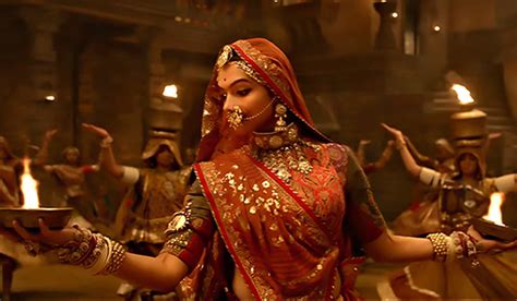 Ghoomar song: Deepika will take your breath away