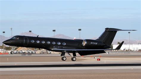 Black Gulfstream jet | Luxury jets, Private jet, Luxury private jets