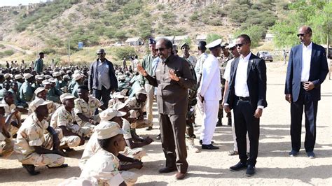 Somalia’s president inspects army cadets receiving training in Eritrea ...