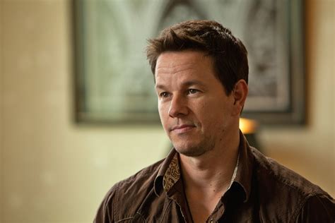 2 Guns movie still: Mark Wahlberg 02